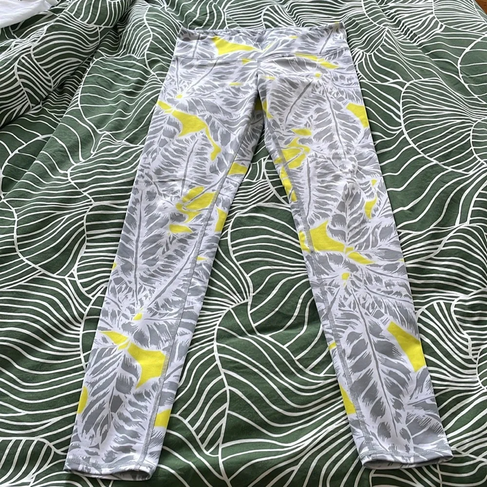 Alo Yoga Airbrush Palm-Printed Sport Leggings Zest Gray Yellow Palm Print Size S